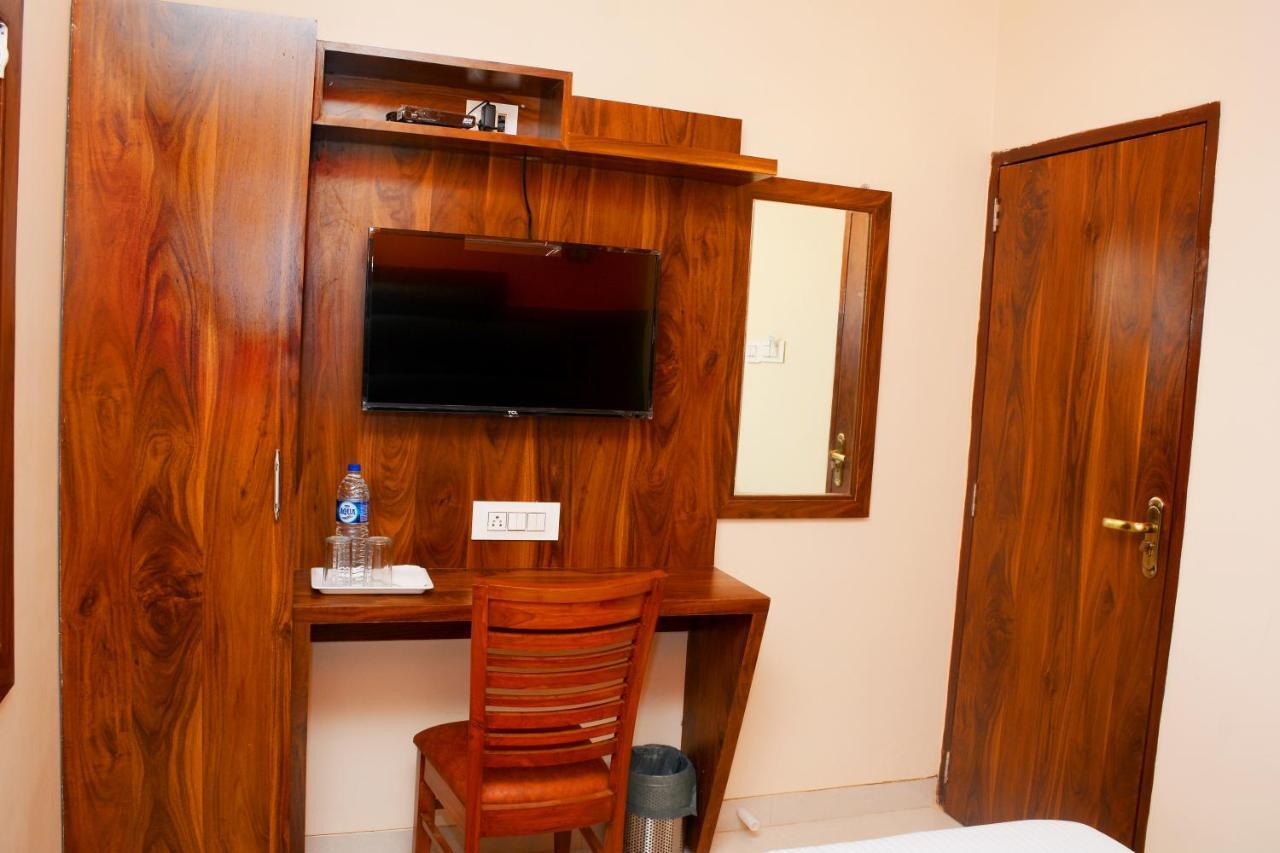 Hotel Nest N Rest - Bombaim Exterior foto